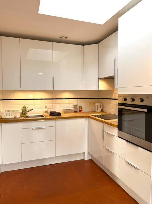 Appartement A Pied Du Centre Avec Place De Parking Arlés Exterior foto