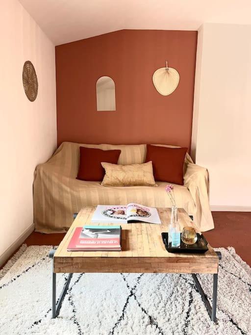 Appartement A Pied Du Centre Avec Place De Parking Arlés Exterior foto