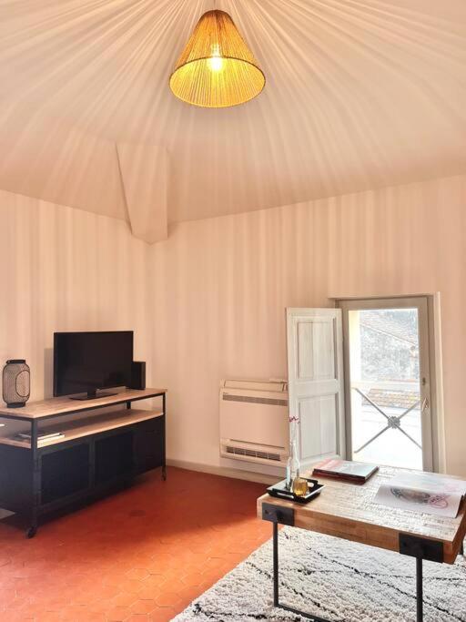 Appartement A Pied Du Centre Avec Place De Parking Arlés Exterior foto
